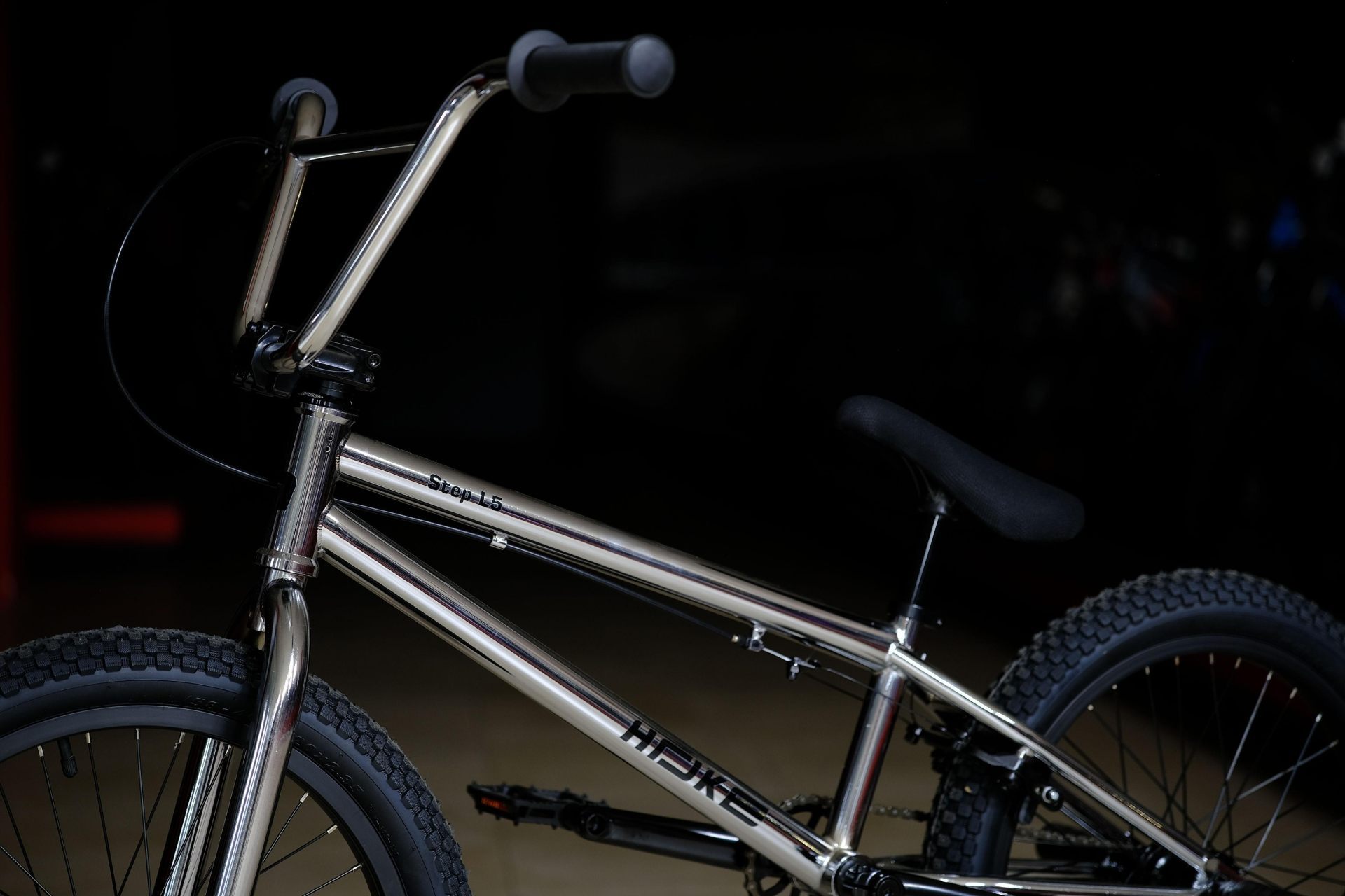 Рама сталь 20” под рост 127-170 см HOKE BMX Step L5 глянцевый серебристый