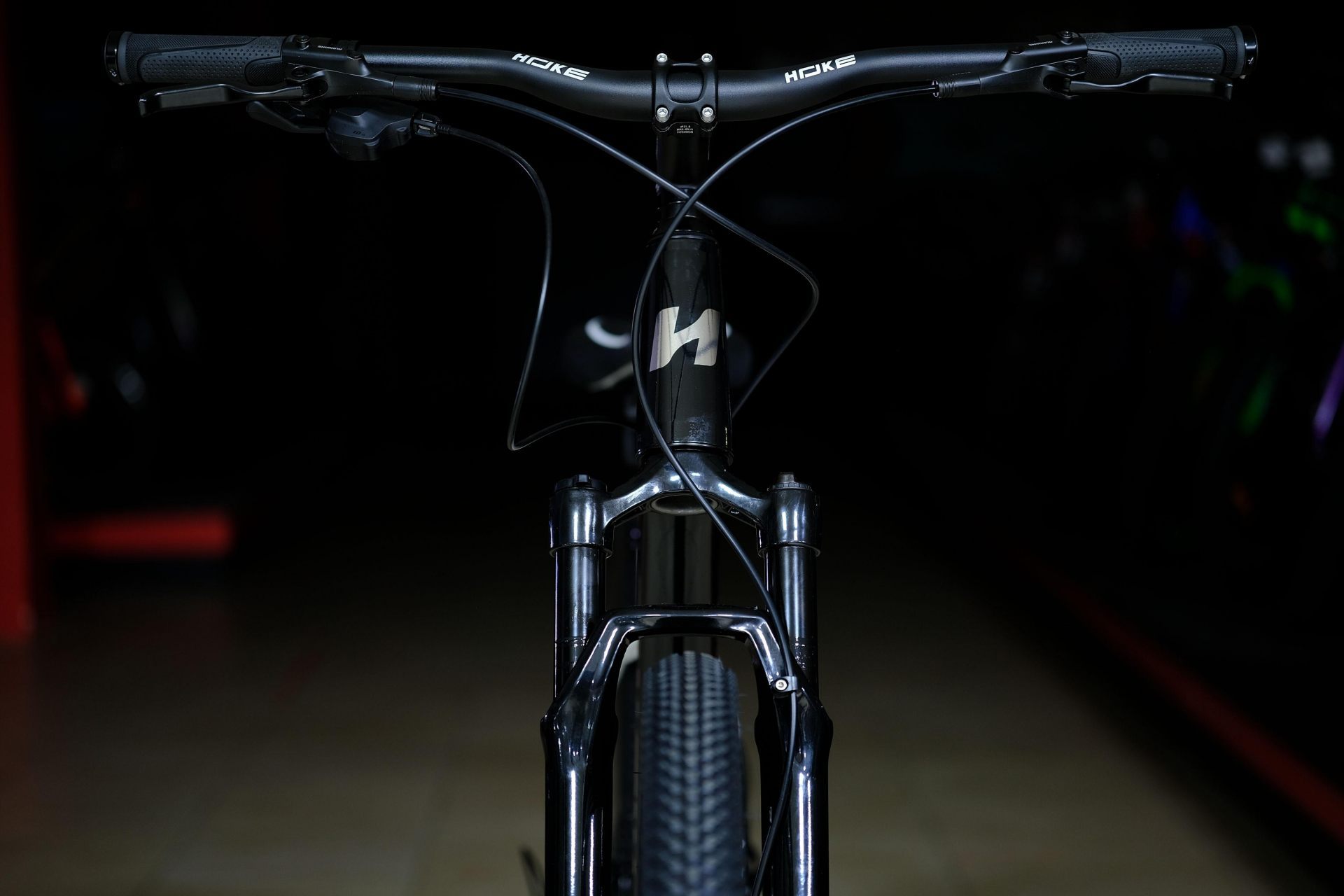 Вилка амортизационная GTMRK 362 MLO алюминиевая
 HOKE 7 Way 29 HD матовый чёрный 17